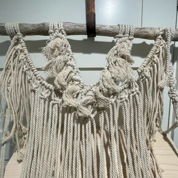 Cream Display Shelf with Intricate Macramé Design - Picture 9 of 10